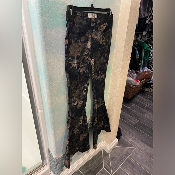 NWOT We The Free Black & Gold Floral Flare Pants - Picture 4 of 10